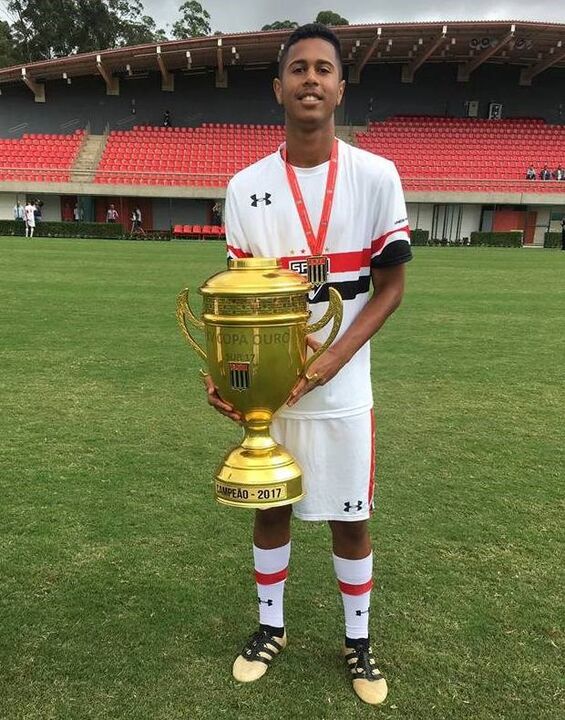 Ed Carlos (São Paulo) - Médio, nasceu a 19 de março de 2001