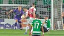 52' - (CERTO) Sem falta. Coates pediu penálti por mão de Holding. Ela existe, de facto, mas sem qualquer intenção. O jogador do Arsenal não vê a bola