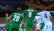 81' - (ERRADO) Ao contrário. Serhiichuk atinge Coates com o braço no momento em que disputam a bola. O árbitro ‘dá’ falta contra o Sporting