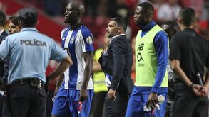 Sérgio Conceição apontou para o símbolo do FC Porto na hora de deixar a Luz e disse: «Falamos depois»