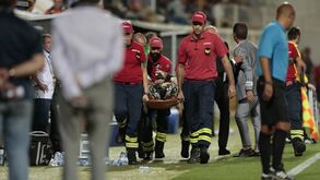 Choque no poste atira Salin para o hospital