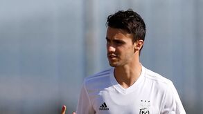 Corchia avança na Taça