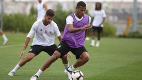 Rui Vitória chama 12 jogadores ao treino do Benfica oriundos de equipa B, sub-23 e juniores