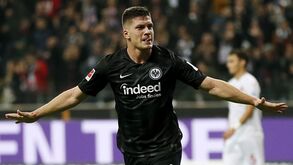 Benfiquista Luka Jovic brilha e marca cinco na goleada do Eintracht Frankfurt