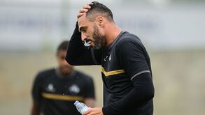 Sinal amarelo para Hugo almeida 