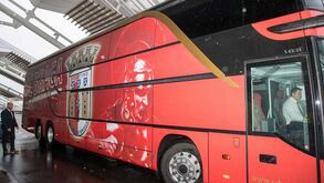 Autocarro do Sp. Braga apedrejado e tochas atingiram carro de Salvador