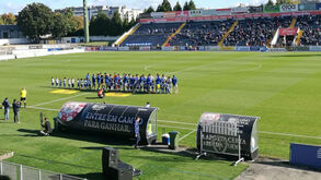 Famalicão-FC Porto B, 4-2: Segunda parte arrasadora dá vitória e liderança à condição  