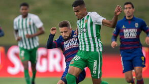 Vila-condenses mantêm invencibilidade caseira