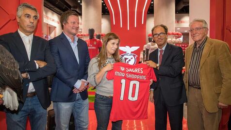 Antigas glórias do Benfica em foco na inauguração da loja no Mar Shopping
