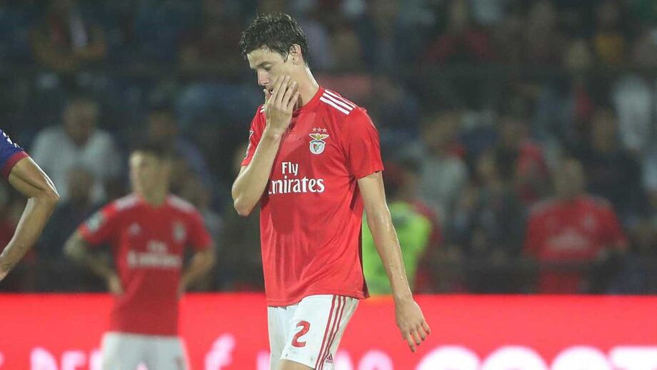 Conti apanha um jogo de castigo: «Colocou em perigo a integridade física do adversário»