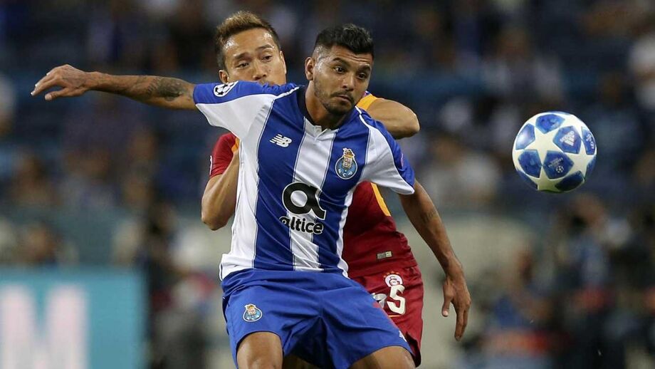Corona convocado para a seleção mexicana