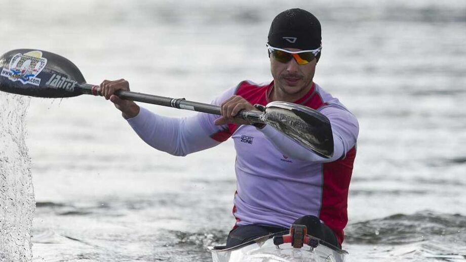 David Fernandes magoado com a Federação de Canoagem