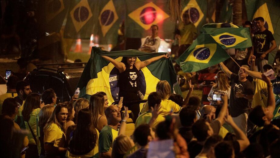Eleições Brasil: Bolsonaro vence claramente, mas terá de ir a segunda volta