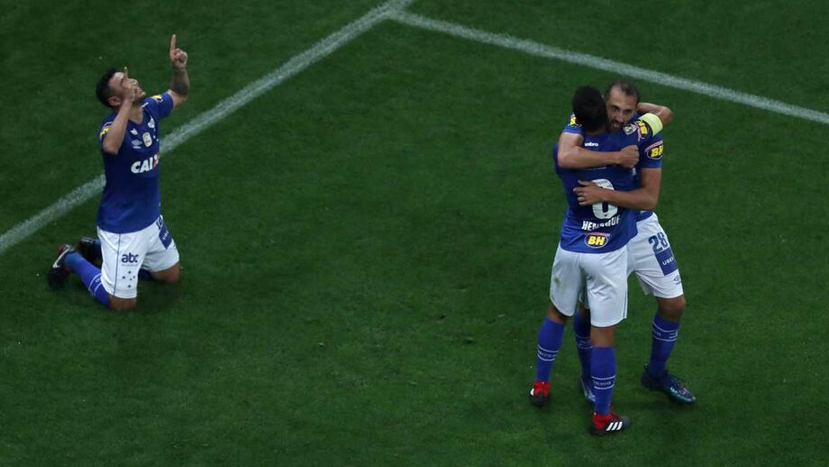 Cruzeiro entra para a história da Taça do Brasil com dois títulos consecutivos