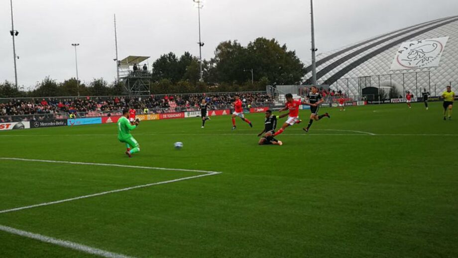 Liga Jovem da UEFA: Benfica derrotado pelo Ajax