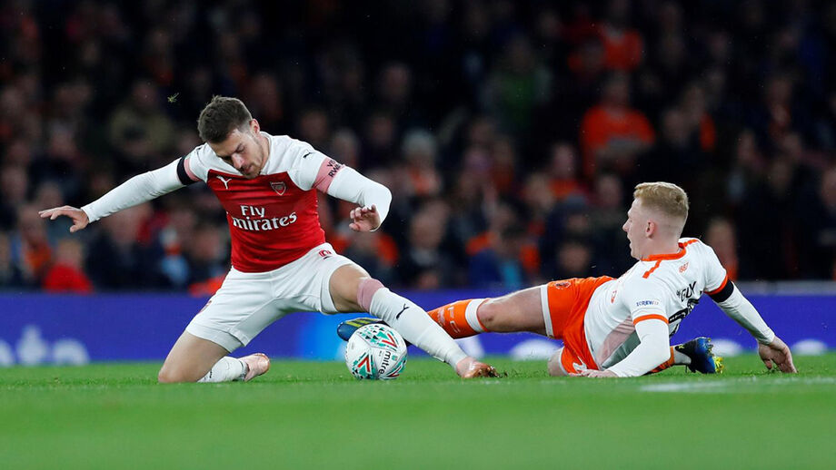 Arsenal supera Blackpool e avança na Taça da Liga