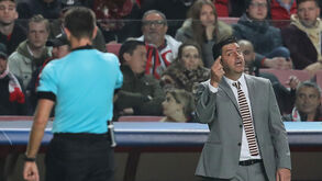 Árbitro assinalou atraso das águias