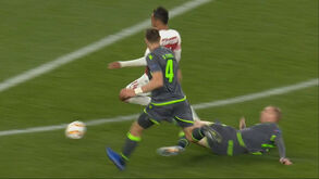 Foi este lance que valeu a expulsão a Mathieu