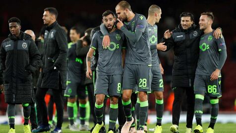 Lesão grave no Arsenal, vermelho direto no Sporting: as imagens que contam a história do jogo da Liga Europa