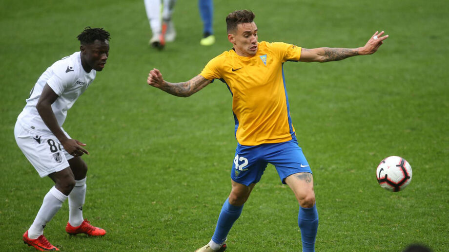 V. Guimarães B-Estoril, 1-1: Canarinhos aguentam com 10 e seguram empate