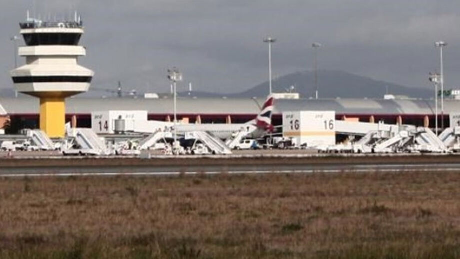 Avião com 149 passageiros a bordo aterra de emergência em Faro escoltado por F-16