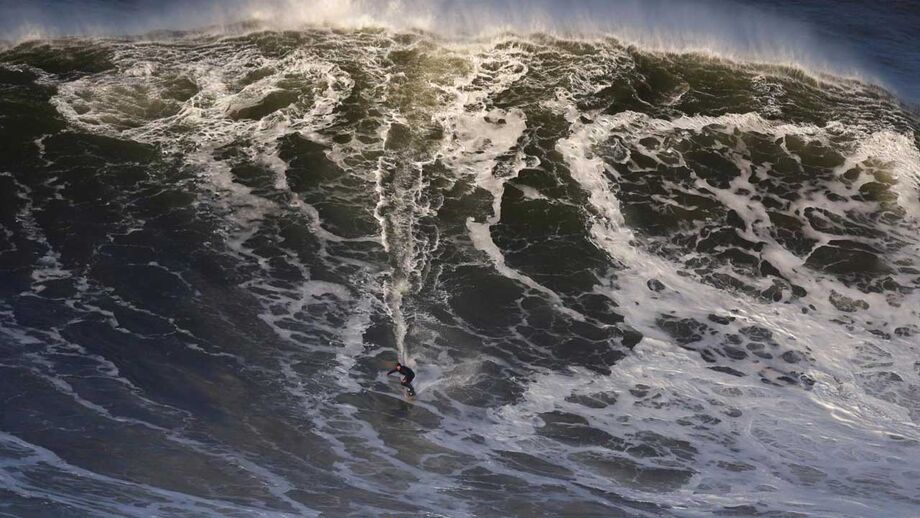 João de Macedo e Alex Botelho na final da prova de ondas gigantes na Nazaré