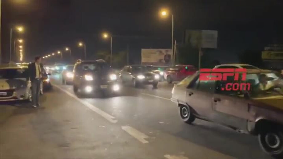 Autocarro da seleção argentina 'provoca' acidente por causa da... polícia