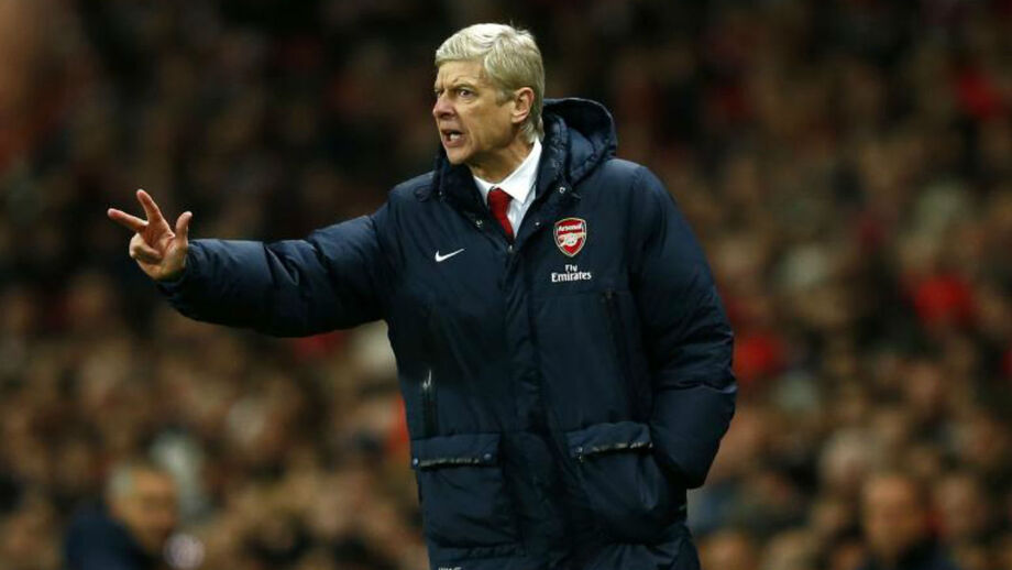 Arsène Wenger diz que melhorou muito... a fechar o casaco