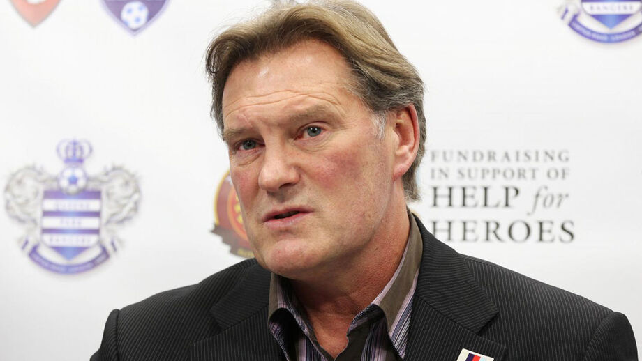 Glenn Hoddle abandona hospital dias após sofrer paragem cardíaca