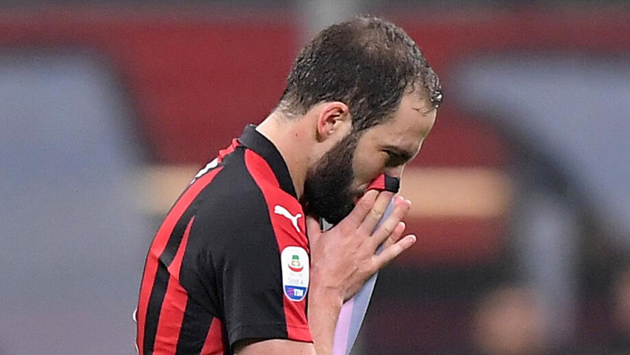 Higuaín não convenceu AC Milan e pode estar de saída