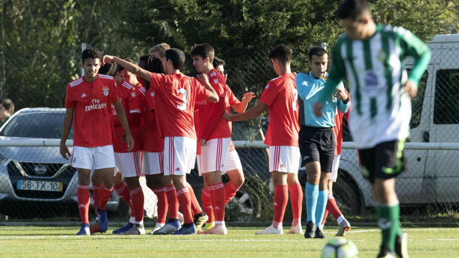 Benfica vence em Setúbal na abertura da jornada