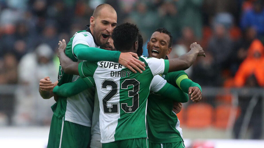 Bas Dost assina segundo bis consecutivo