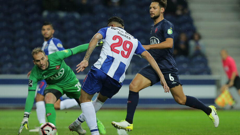 FC Porto-Belenenses, 2-0: Duas pérolas no charco