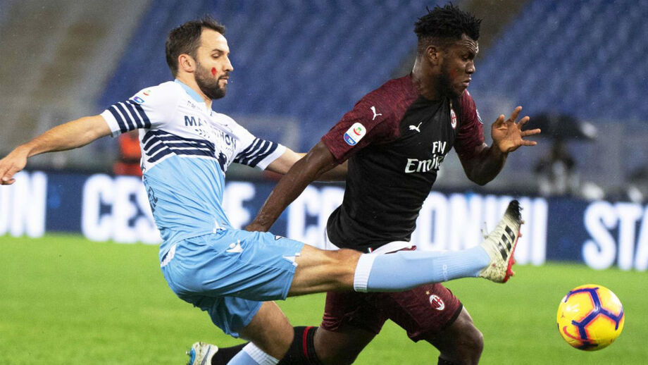 Lazio e AC Milan empatam e perdem terreno para a líder Juventus