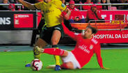 89' - (ERRADO) Podia partir. Entrada sem noção de Krovinovic, ele que regressou há pouco tempo de uma lesão grave. Ação do croata era para amarelo claro...