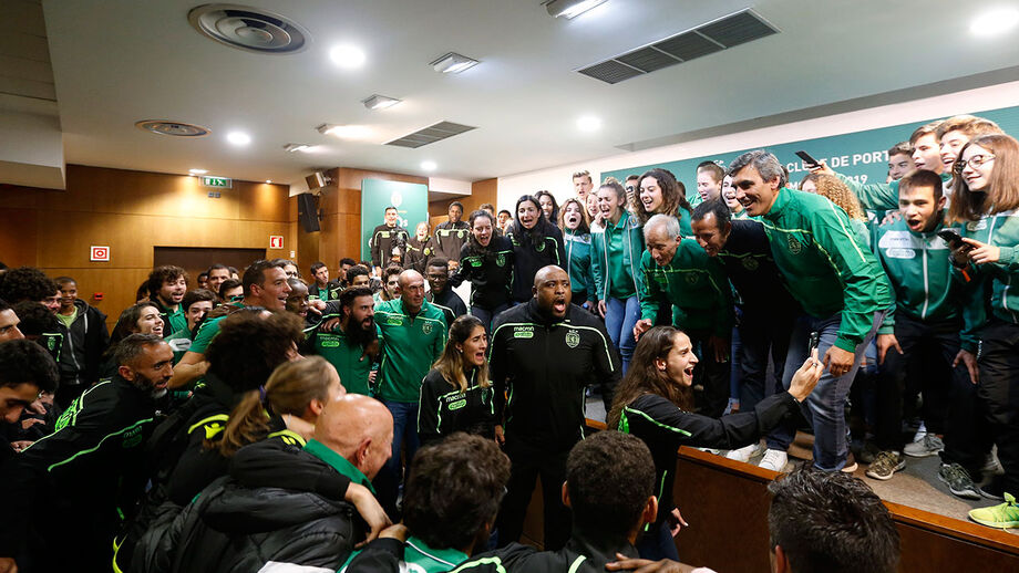 Sporting apresenta equipa