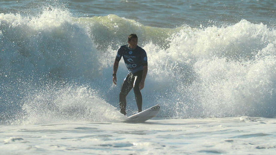 Vasco Ribeiro nos quartos-de-final em Sunset Beach