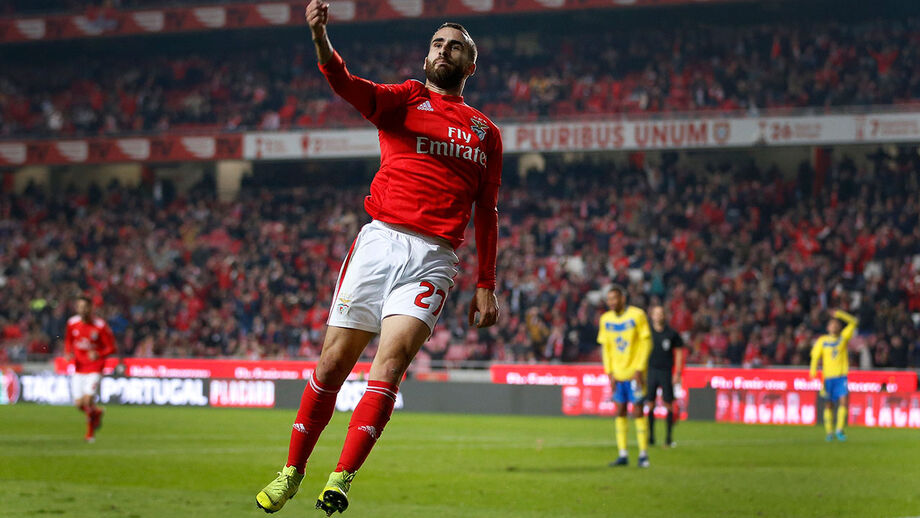 Dança nas alas leva Rafa ao onze