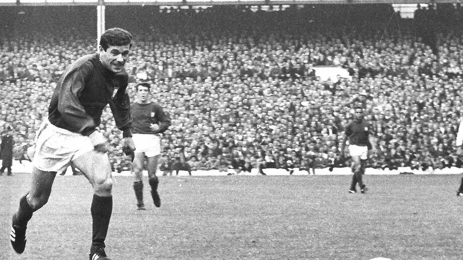 António Simões: «Aquela final com o Manchester United atormenta-me»
