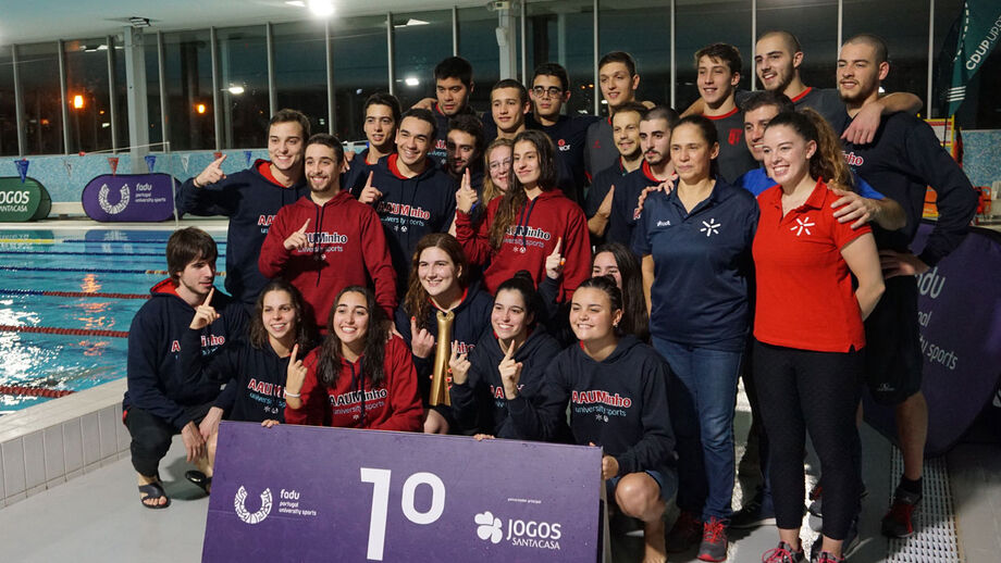 Minho conquista troféu coletivo no Nacional Universitário de piscina curta