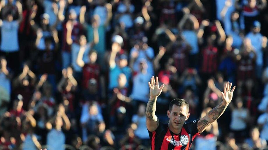 Romagnoli bisou na despedida e até jogou com o pai