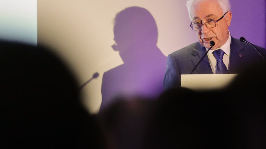 Pequenos investidores do BES também avançam em tribunal contra o Estado