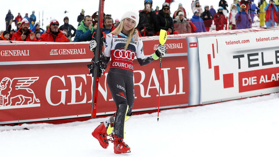 Esquiadora Mikaela Shiffrin iguala recorde vitórias em Taças do Mundo de slalom