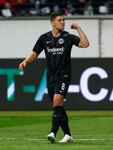 Luka Jovic (Eintracht Frankfurt) - 36 jogos/22 golos