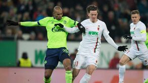 Monaco contrata Naldo ao Schalke 04