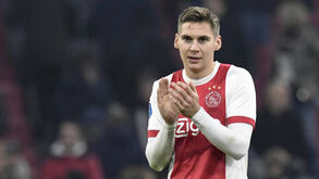 Sevilha anuncia acordo com Ajax para a transferência de Wöber