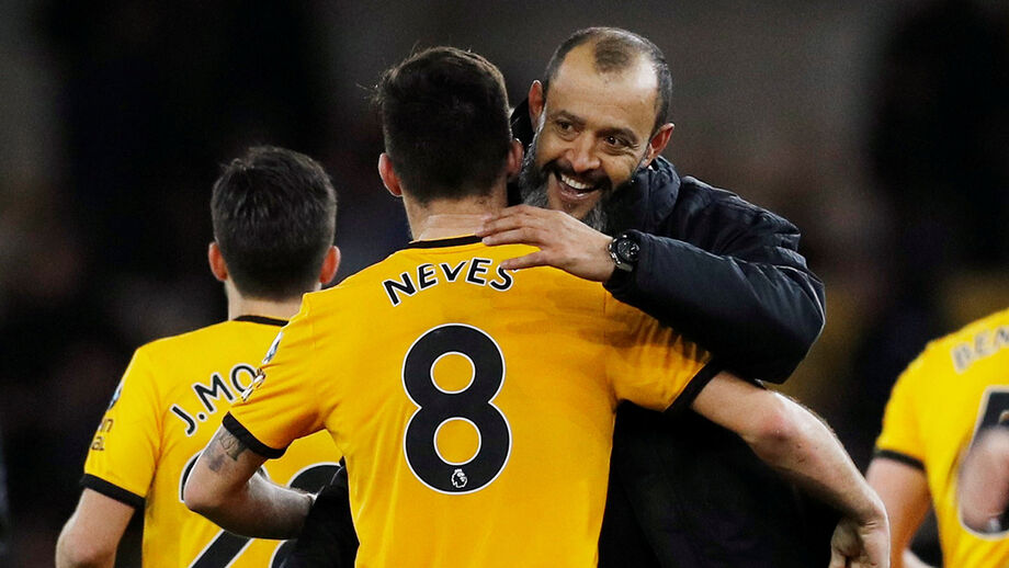 Rúben Neves propõe... troca de bola