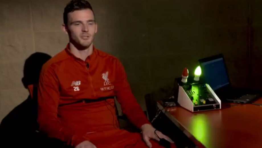 Jogador do Liverpool em divertido detetor de mentiras: já comeu 'macacos' e culpou colega por flatulência
