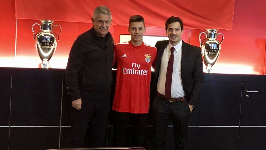 Benfica renova com Tiago Dantas