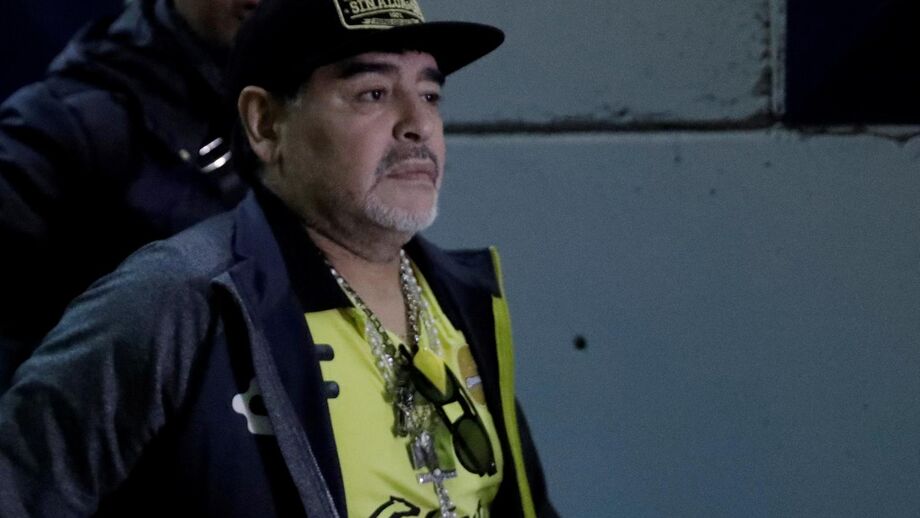 Maradona deixou a clínica onde foi operado no sábado